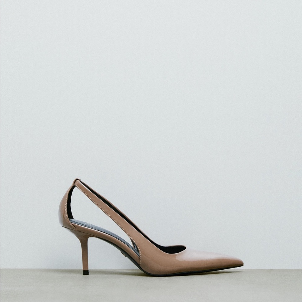 Zara women’s tan/beige pumps US 9